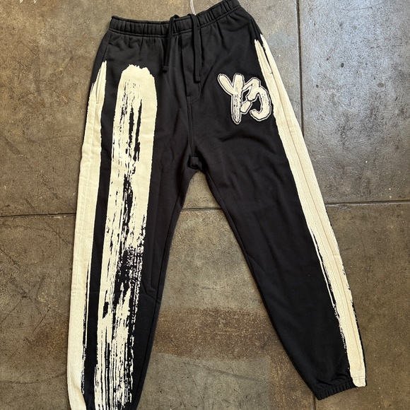 Y-3 Men's Relaxed-Fit Sweatpants with GFX Logo Applique - Picture 1 of 12